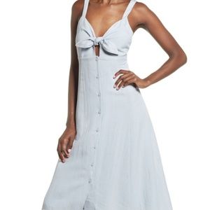 🆕️Light blue button up knot dress